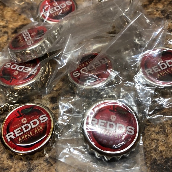 7 Redds Apple Ale Keychains Bottle Opener Beer Bar - Picture 1 of 3